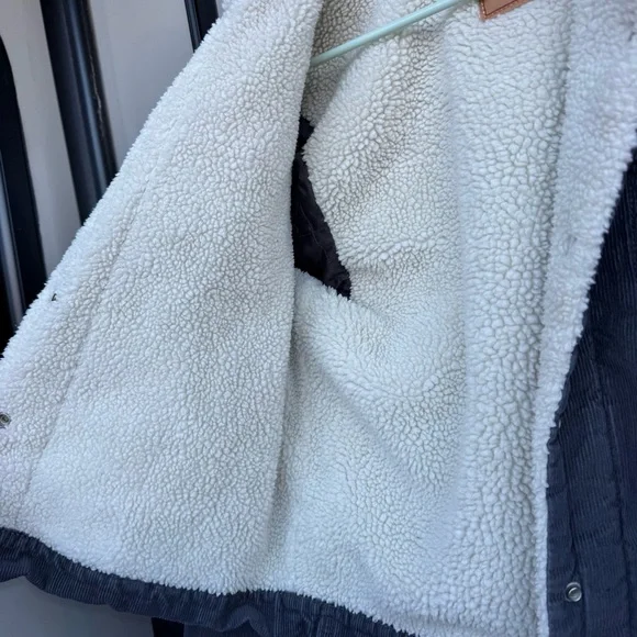 Womens Sherpa lined Levi’s Corduroy Jacket - Picture 4 of 8